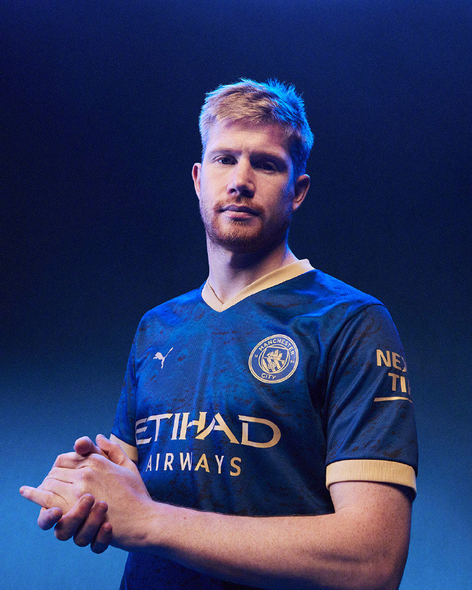 曼联计划打破转会纪录，签下埃利奥特·安德森和马特塔，争夺关键球员。（曼联欲刷新转会纪录，追逐埃利奥特·安德森与马特塔，力争关键目标）