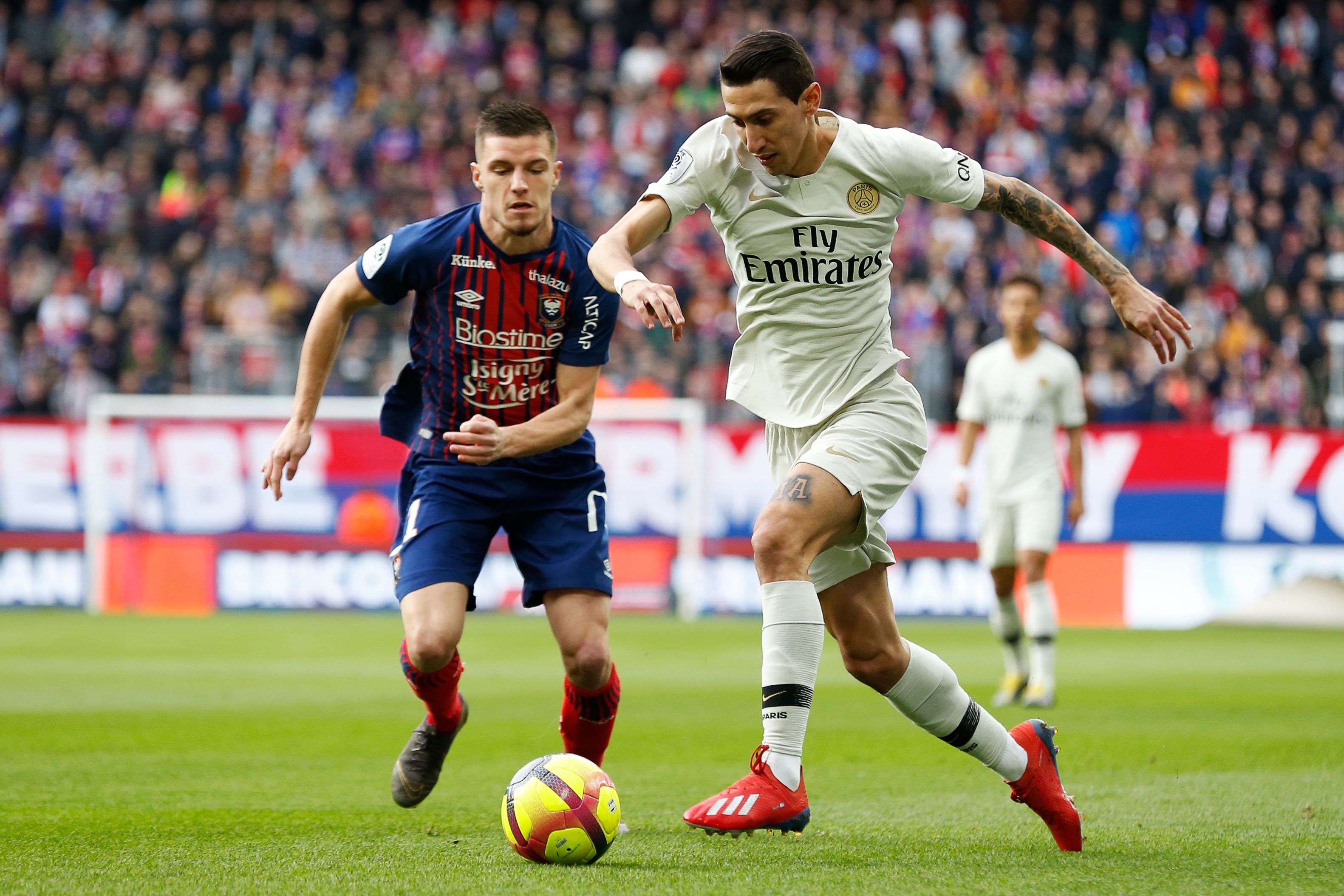 埃梅里两次各项赛事十连胜，是维拉队史首位做到的主帅（埃梅里两度率维拉各项赛事十连胜，成队史首位达成此纪录的主帅）