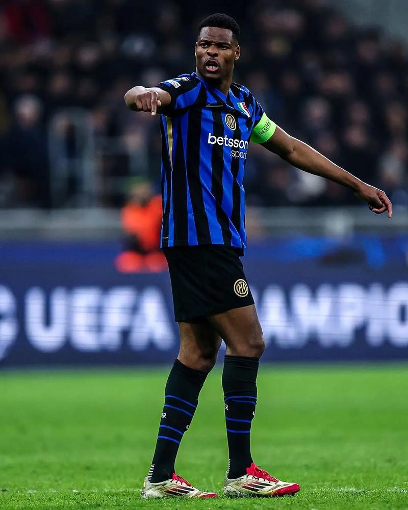 库尔图瓦：阿隆索与我们关系很好，亚马尔的言论反而激励我们（库尔图瓦：我们与阿隆索关系融洽，亚马尔的言论反倒成了动力）