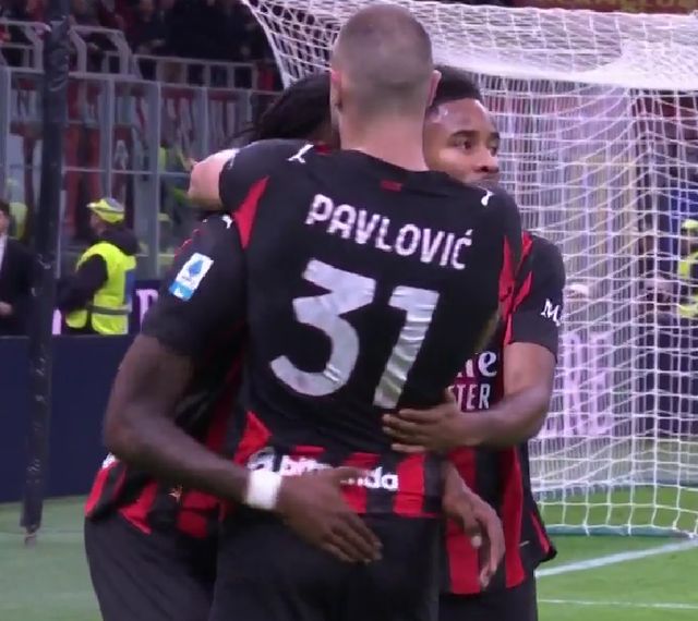 40岁前曼城队长费尔南迪尼奥退役，效力曼城9年5夺英超冠军（40岁的前曼城队长费尔南迪尼奥宣布退役，九年曼城生涯斩获5座英超冠军）