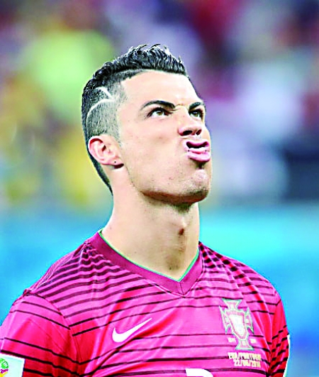 咔咔一顿扣！克里斯17中11&罚球9中6砍下28分8板4助2断（暴扣不停！克里斯17投11中、罚球9罚6中轰下28分8篮板4助攻2抢断）