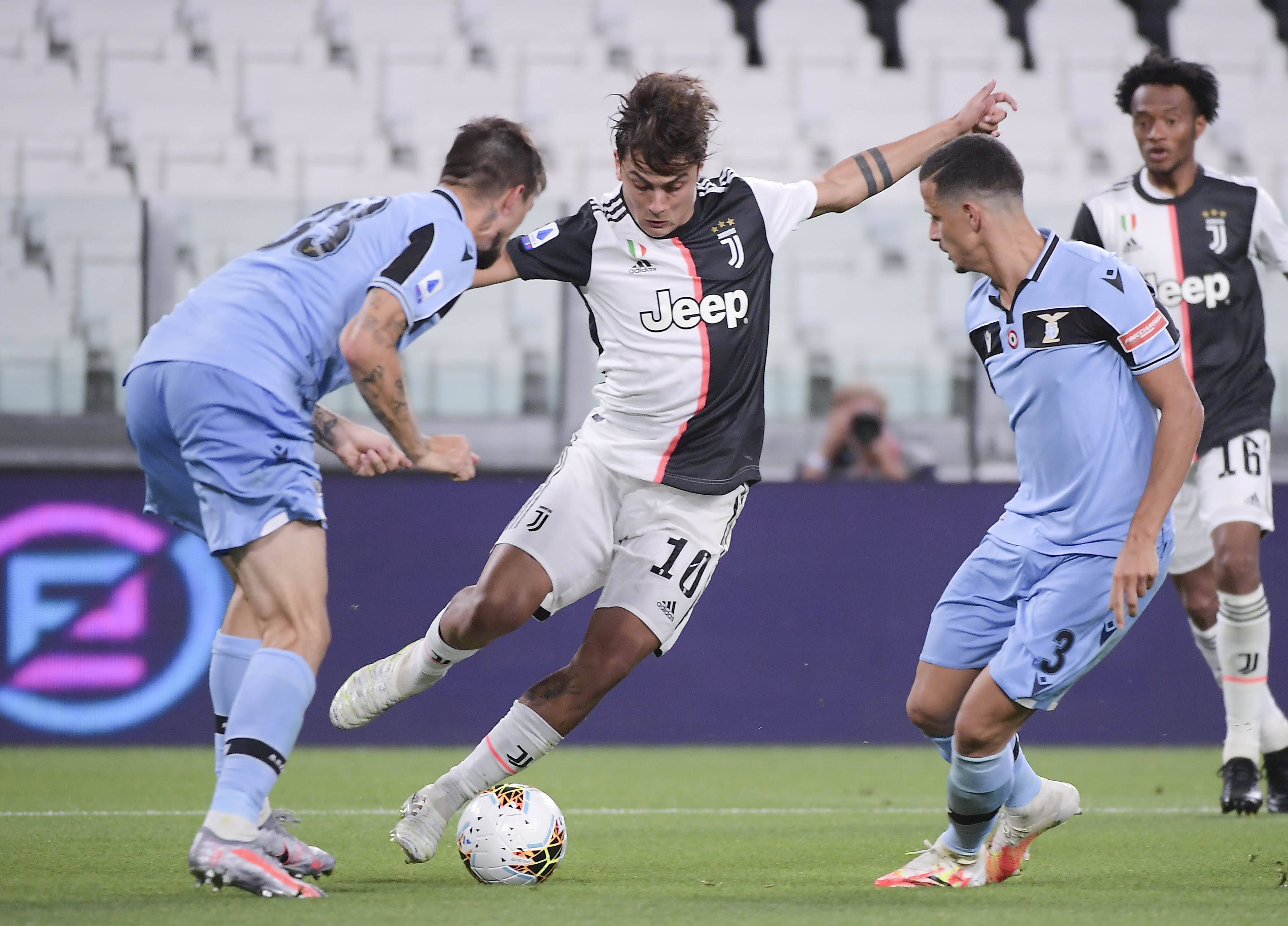 切尔西一路＂躺赢＂遭看衰 巴黎五冠王志在必得？（切尔西被质疑一路躺赢，巴黎志在冲击五冠？）