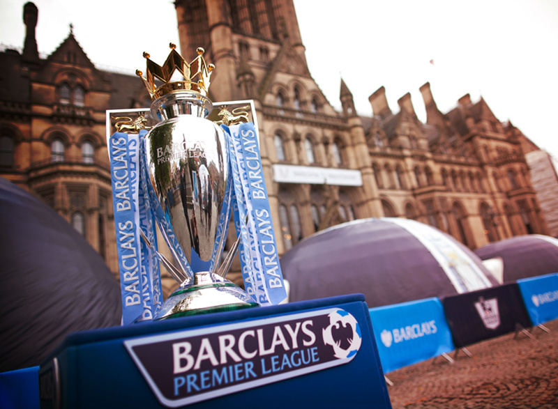 “黄袍”加身，里约热内卢基督像穿上黄潜球衣（里约基督像披上黄潜战袍）