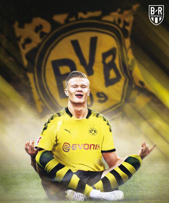 长春亚泰队启程出征青岛时，球迷用歌声为将士们送行（长春亚泰启程赴青岛，球迷以歌相送）