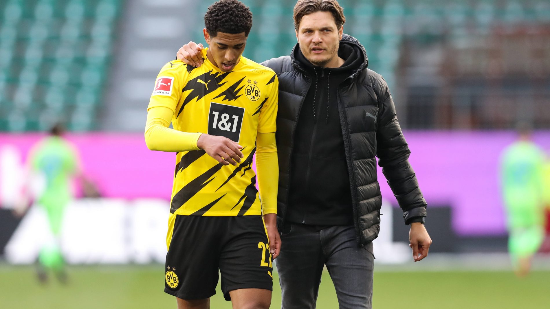 百变大咖秀？谢尔基破门后跳机械舞+模仿哈兰德打坐（谢尔基破门后先跳机械舞再学哈兰德打坐，庆祝动作百变）