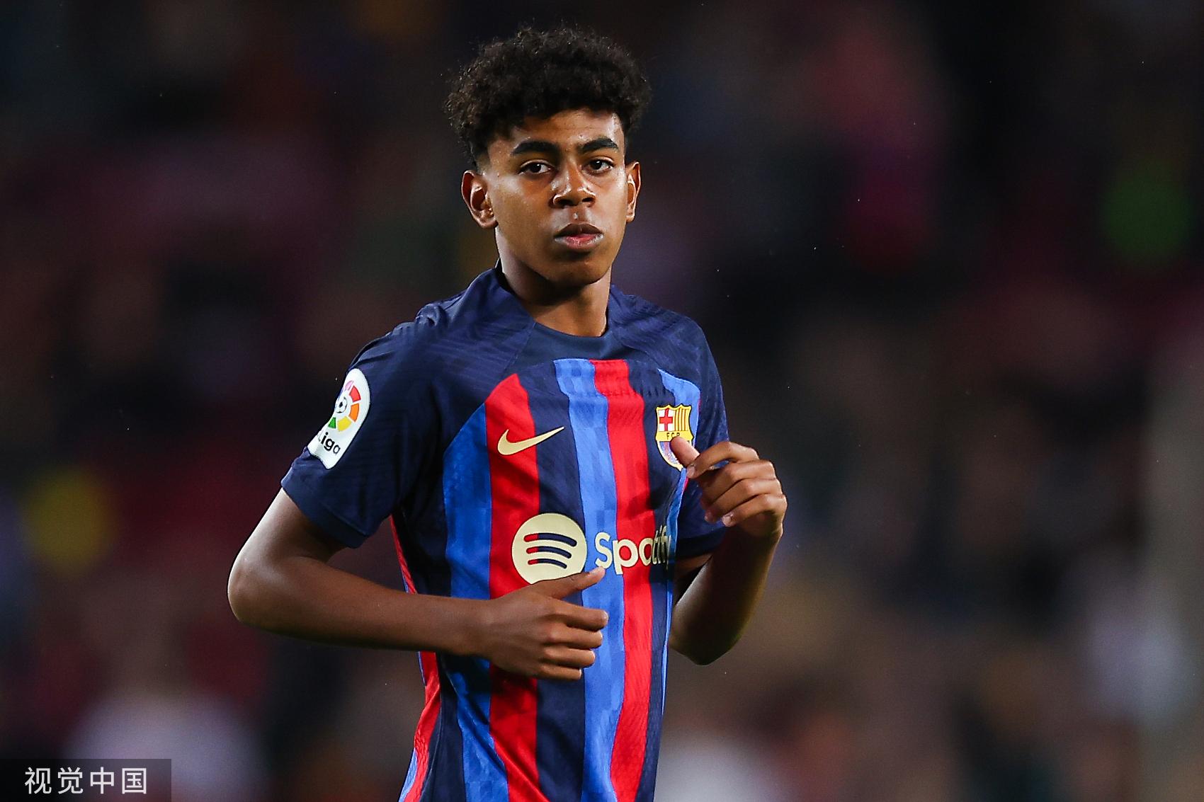 皇马本赛季西甲比赛已出现12张红牌，比其他球队至少多4张（皇马本季西甲已吃到12张红牌，较其他队至少多4张）